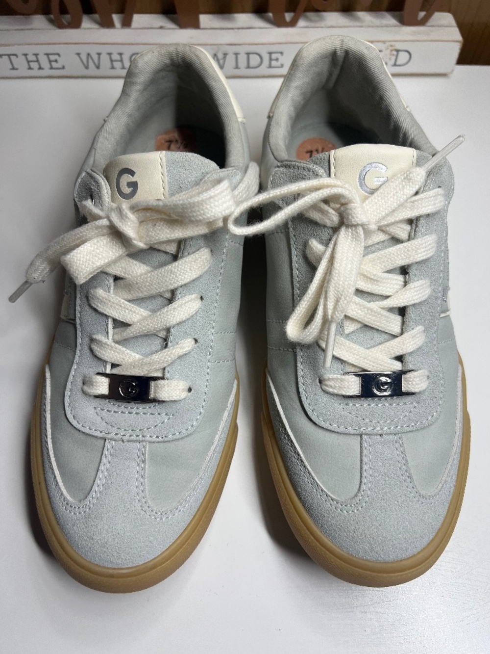 GBG Los Angeles GGOLIMPIA Suede Low Top Sneakers Gray Gum Sole Size 7.5 M